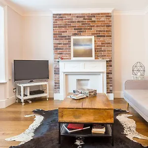 Beautifully Styled Modern With Garden London